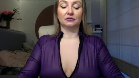 Snapshot of dom_mummy chatting on February 20, 6:50 am DOM MUMMY online show from February 20, 6:50 am