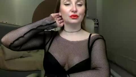 Snapshot of dom_mummy chatting on February 8, 6:33 pm DOM MUMMY online show from February 8, 6:33 pm