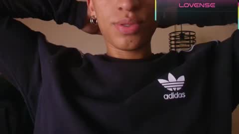 Snapshot of dom_veneno chatting on September 18, 7:51 pm dom_veneno online show from September 18, 7:51 pm