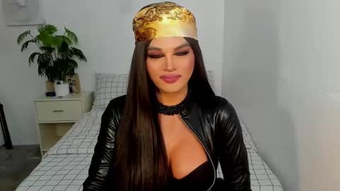 Snapshot of domina_angela chatting on January 20, 4:32 am ANGELA online show from January 20, 4:32 am