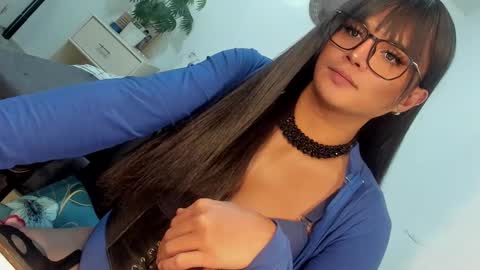 Snapshot of domina_angela chatting on February 4, 4:39 pm ANGELA online show from February 4, 4:39 pm