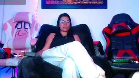 Snapshot of domina_lia chatting on December 7, 4:37 am Domina Lia online show from December 7, 4:37 am