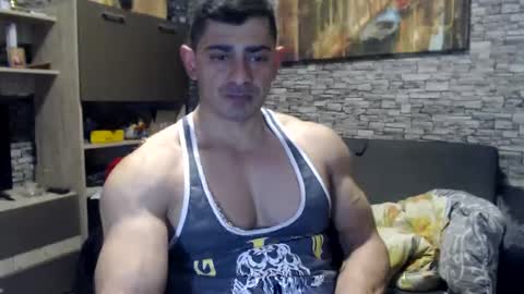 Snapshot of dominatemuscle chatting on December 8, 4:28 pm Kevin online show from December 8, 4:28 pm