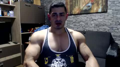 Snapshot of dominatemuscle chatting on December 13, 7:10 pm Kevin online show from December 13, 7:10 pm