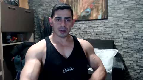 Snapshot of dominatemuscle chatting on December 18, 5:31 pm Kevin online show from December 18, 5:31 pm