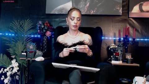 Snapshot of dominatrixeve chatting on January 4, 9:09 pm Dominatrix Eve online show from January 4, 9:09 pm