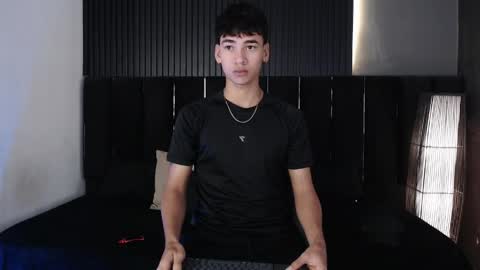 Dominic online show from April 10, 1:22 am