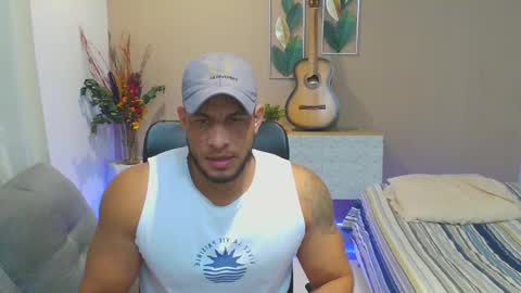 dominic_hulk1 online show from September 26, 3:36 am