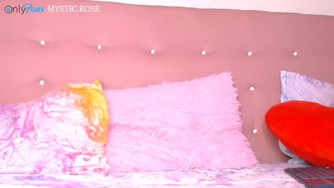 Snapshot of dominika_angel chatting on February 12, 12:05 am online show from February 12, 12:05 am