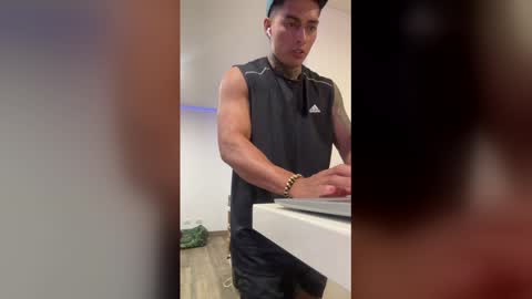 Only fans Ronnie col---InstaRonniecolleman  online show from March 12, 2:48 am