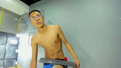 Domminick18 online show from October 5, 1:25 am