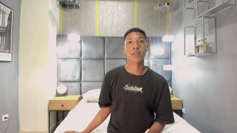 Domminick18 online show from October 23, 7:26 pm