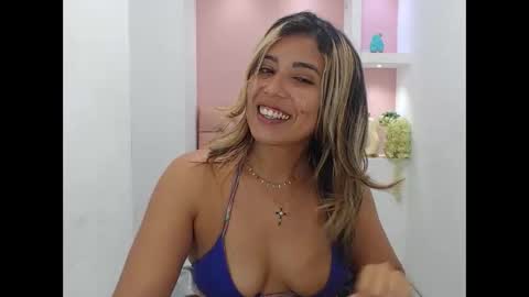 Snapshot of dona_tella chatting on September 11, 6:31 pm dona_tella online show from September 11, 6:31 pm