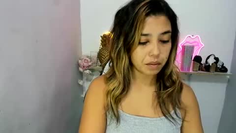dona_tella online show from June 19, 11:05 am