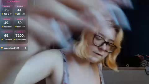 Lola online show from October 12, 8:18 am