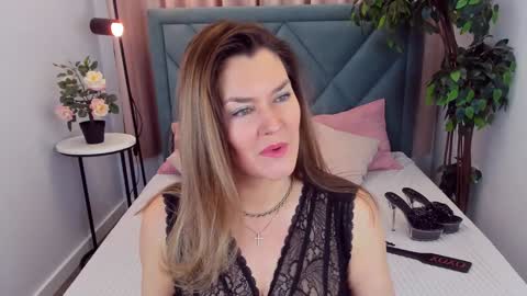 Snapshot of doriana_gray chatting on February 5, 5:31 pm doriana_gray online show from February 5, 5:31 pm
