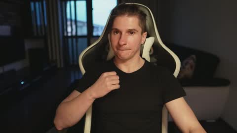 Dorian Reyes online show from May 16, 2:41 am