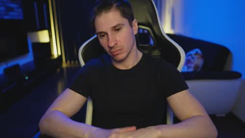 Dorian Reyes online show from April 9, 10:15 pm