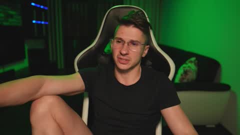 Dorian Reyes online show from November 15, 2:24 am