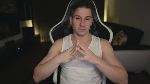 Dorian Reyes online show from April 21, 1:42 am