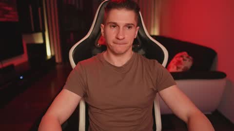 Dorian Reyes online show from April 15, 11:05 pm