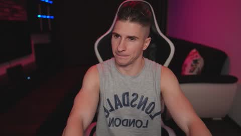 Dorian Reyes online show from November 25, 2:32 am