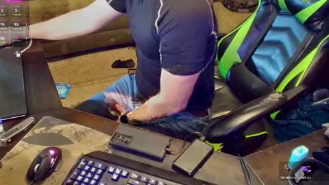 DotYourEyezez  online show from December 28, 12:04 am