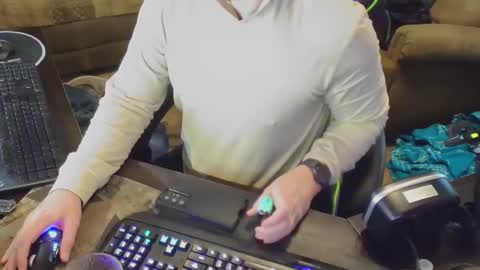 DotYourEyezez  online show from December 26, 5:08 pm