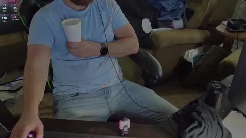 DotYourEyezez  online show from September 22, 7:07 pm