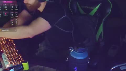 DotYourEyezez  online show from February 14, 8:10 am