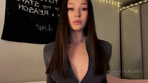 MOLLYYYY dont forget to give me a thumb up online show from April 1, 10:49 am