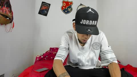 Snapshot of douglas_gallegos chatting on February 26, 12:41 am douglas_gallegos online show from February 26, 12:41 am