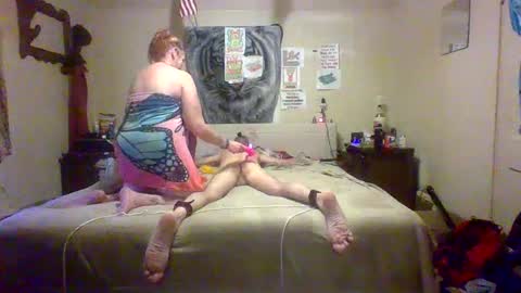 Snapshot of dowhatuwantwithme100 chatting on September 19, 11:19 pm Driver Dick Kylie Tits online show from September 19, 11:19 pm