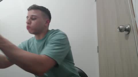 draco_boy2000 online show from November 19, 9:35 pm