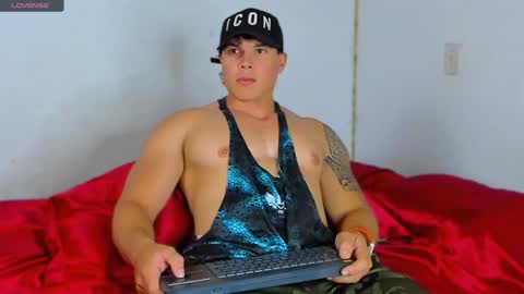 Snapshot of drake_xion1 chatting on February 1, 1:55 am drake_xion1 online show from February 1, 1:55 am