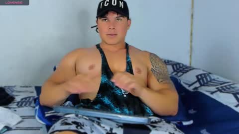 Snapshot of drake_xion1 chatting on February 19, 1:40 am drake_xion1 online show from February 19, 1:40 am