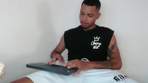 Snapshot of drako_monstercock chatting on February 3, 5:24 pm drako_monstercock online show from February 3, 5:24 pm