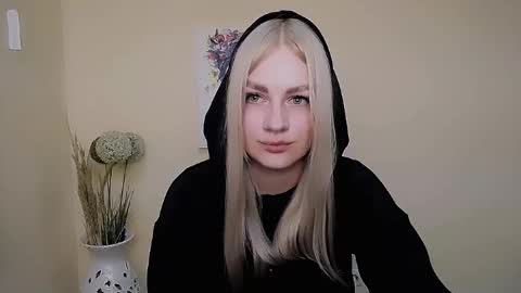 dream_dolly_ online show from September 18, 3:38 pm