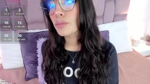 Snapshot of dream_vibes chatting on February 4, 8:38 pm Alina online show from February 4, 8:38 pm
