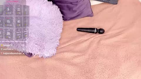 Snapshot of dream_vibes chatting on February 25, 11:37 pm Alina online show from February 25, 11:37 pm