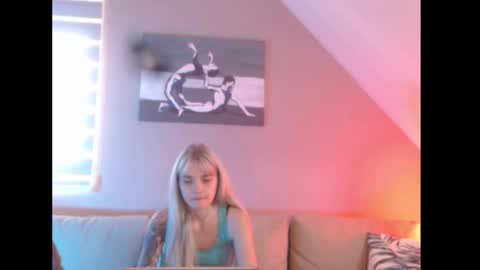 A girl online show from September 23, 7:13 am