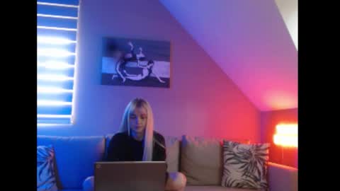 A girl online show from September 29, 7:18 am