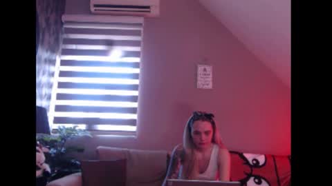 A girl online show from March 13, 8:39 am