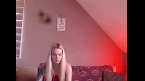 A girl online show from February 19, 9:08 am