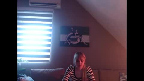 A girl online show from December 11, 10:58 am