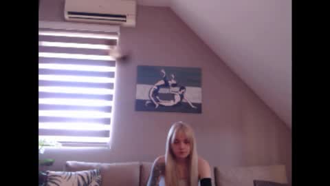 A girl online show from March 10, 7:55 am
