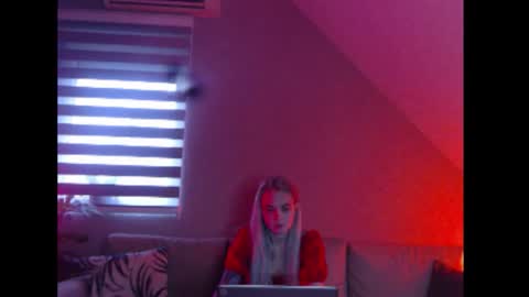 A girl online show from December 23, 7:58 am