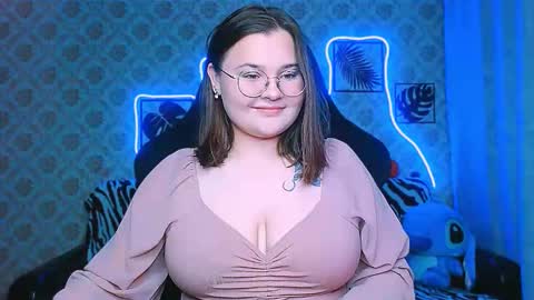 dreamforyoue2 online show from October 19, 8:13 pm