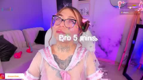 dreamleah_ online show from April 6, 4:46 am