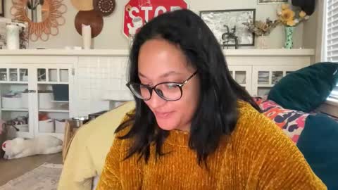 RIRI OR DREAMY online show from December 3, 4:51 pm